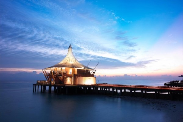 THE LIGHTHOUSE RESTAURANT